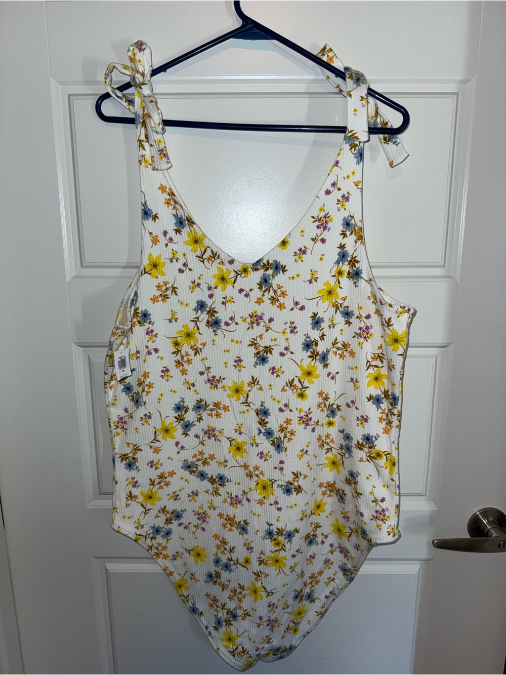 Old Navy White Floral Tie-Shoulder V-Neck Camisole
